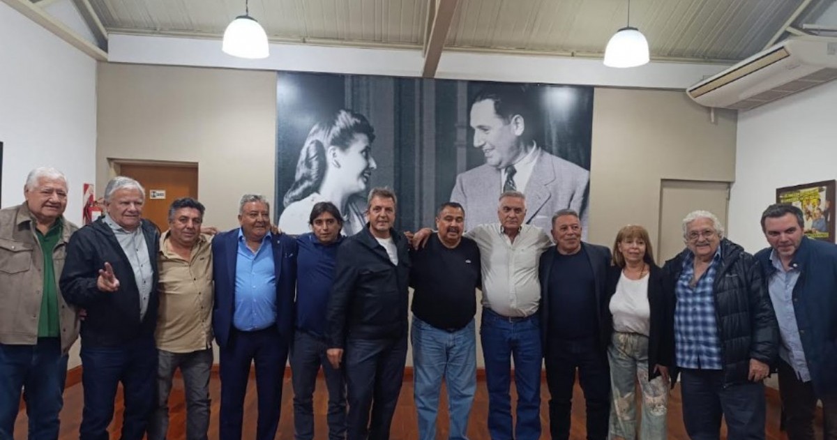 Sergio Massa y José Ibarra, secretario general de las 62 Organizaciones Peronistas, participaron de un encuentro destinado a fortalecer la unidad del justicialismo y elaborar propuestas junto al movimiento obrero.
