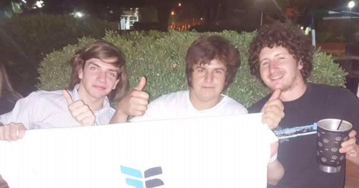 Un joven de Gualeguay sorprendió por su impactante parecido con el presidente argentino.