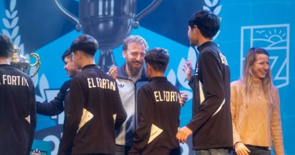 Federico Otermín, intendente de Lomas de Zamora, participó del sorteo de la Copa Comunidad 2026 junto a representantes de los 128 equipos que competirán en el certamen.