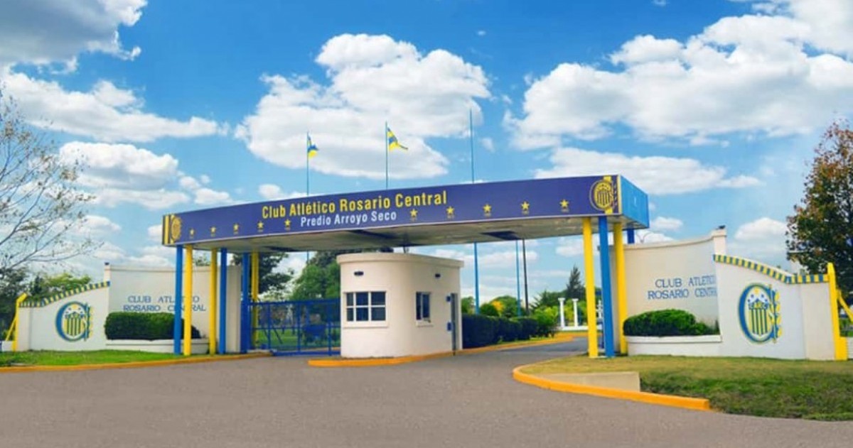 La acusación involucra a jugadores de la división 2013 y la Justicia analiza responsabilidades de adultos vinculados al grupo.