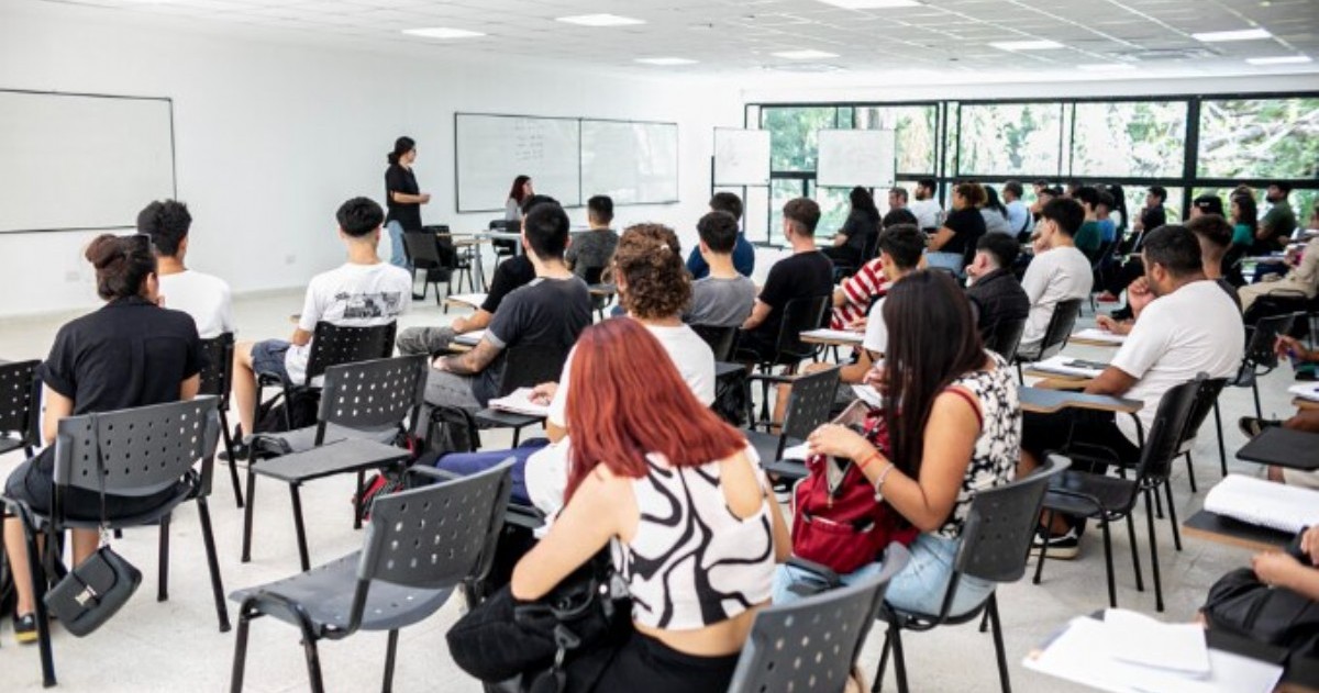 La Universidad Nacional Guillermo Brown y el Municipio de Almirante Brown presentaron nuevas propuestas de actualización profesional con cursadas online y enfoque práctico.