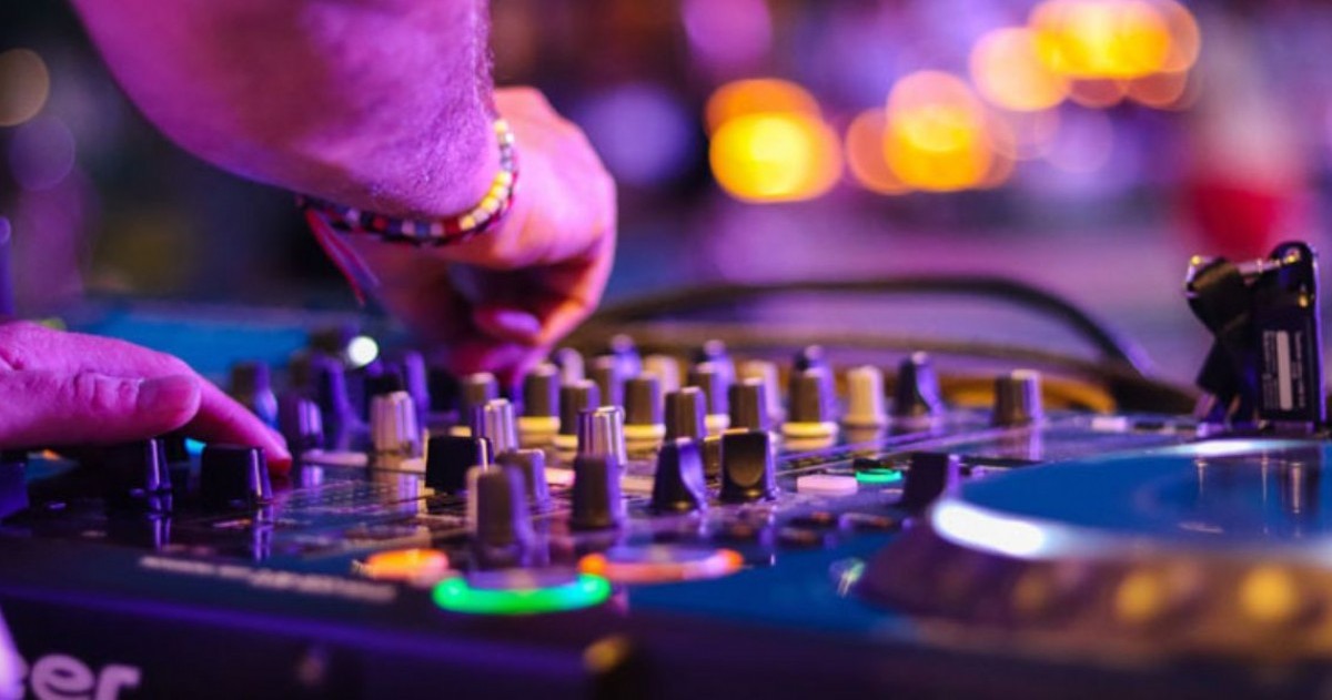 La propuesta incluye torneos de E-Sports y espacios de formación en creación musical, y se suma a las actividades recreativas que ya se desarrollan en los distintos polideportivos del distrito.