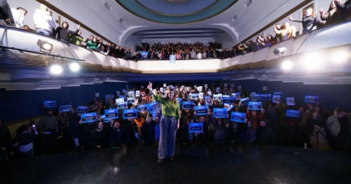 Mariel Fernández encabezó un acto en el ND Teatro Ateneo, donde presentó su proyecto político para la provincia de Buenos Aires y reunió a dirigentes y militantes de distintos municipios.