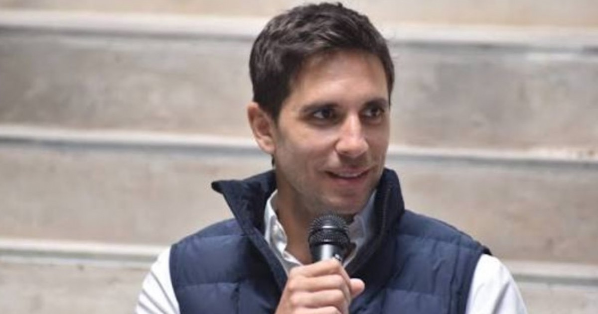 El intendente de San Nicolás, Santiago Passaglia, anunció la entrega de notebooks y capacitaciones tecnológicas para establecimientos educativos de la ciudad.