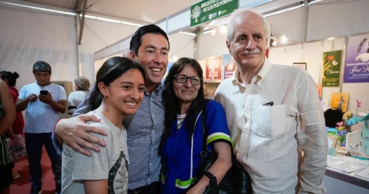 El intendente de Malvinas Argentinas y el primer candidato a diputado nacional por Fuerza Patria, Jorge Taiana, participaron de la sexta edición de la Feria del Libro local.