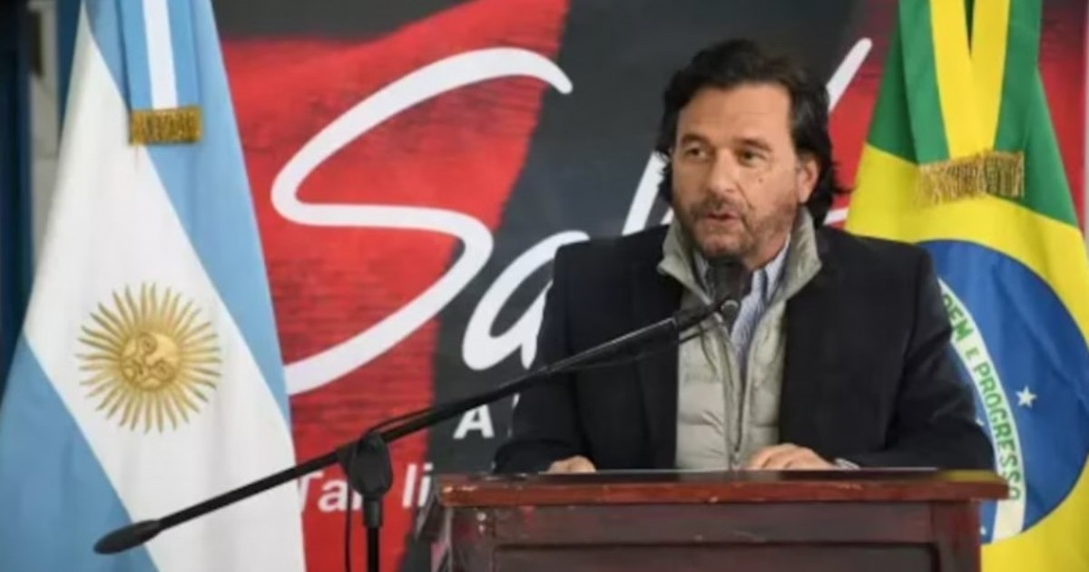 Gustavo Sáenz participó de un show de samba en medio del acto oficial que confirmó una nueva ruta aérea directa entre Salta y Río de Janeiro.