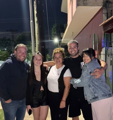 Ángela Leiva pasó Navidad con la familia del jugador.