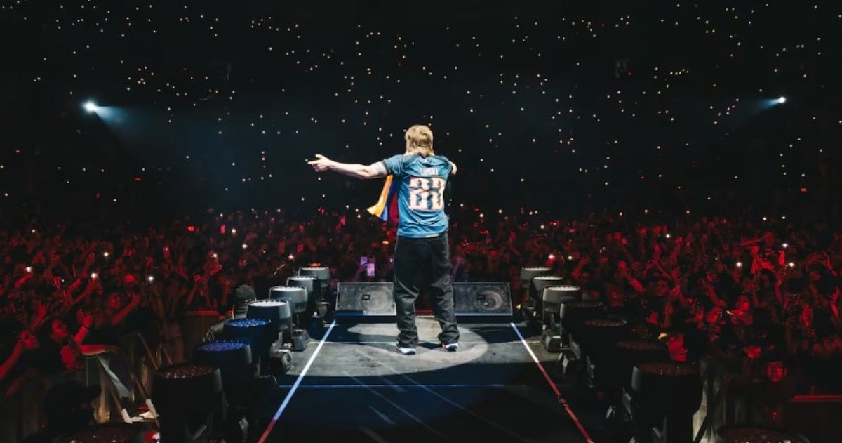 El artista cordobés desató la euforia en Quito y Guayaquil, presentó su nuevo EP “Versus” y se convirtió en el argentino más visto de la plataforma después de Bizarrap.