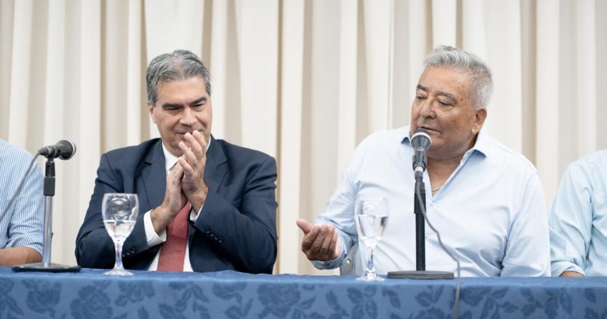 El senador nacional y el titular del SEOCA encabezaron una charla con trabajadores de comercio en la “Casa de los Trabajadores” de Morón.