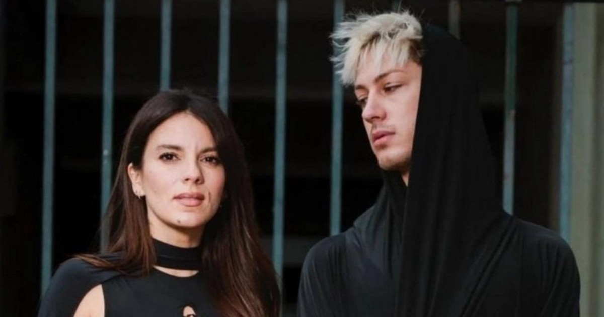 La actriz y el cantante coincidieron en el Festival de Málaga y las imágenes de sus salidas por la ciudad terminaron por confirmar un vínculo que venía rodeado de rumores desde hace meses.