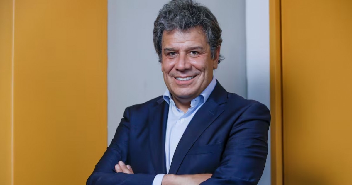 El neurocientífico presentó su espacio “Para Adelante” y se posicionó como alternativa al oficialismo libertario y al peronismo. Criticó el ajuste, defendió a la clase media y llamó a movilizar a los desencantados.