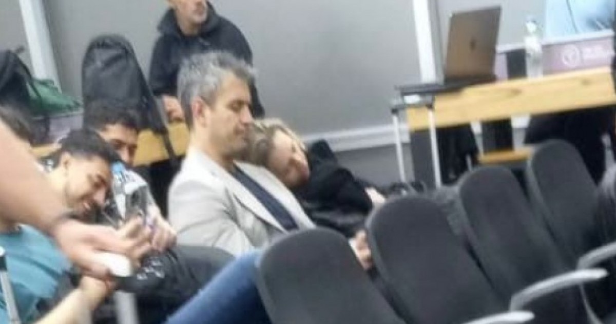 La hermana del presidente fue fotografiada durmiendo en el aeropuerto de Tucumán junto al titular de Diputados, en medio del escándalo por las coimas en la Andis y de las tensiones internas en el gobierno.