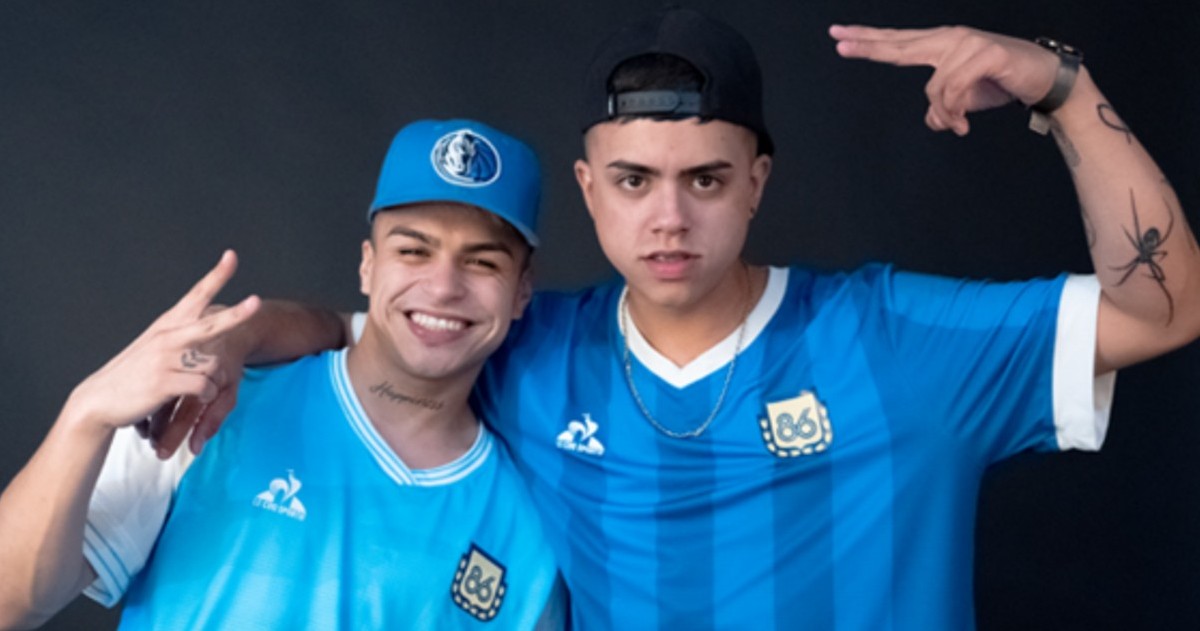 La banda se apropia del clásico “Sou Favela” con una versión en su propio lenguaje y ritmo popular.