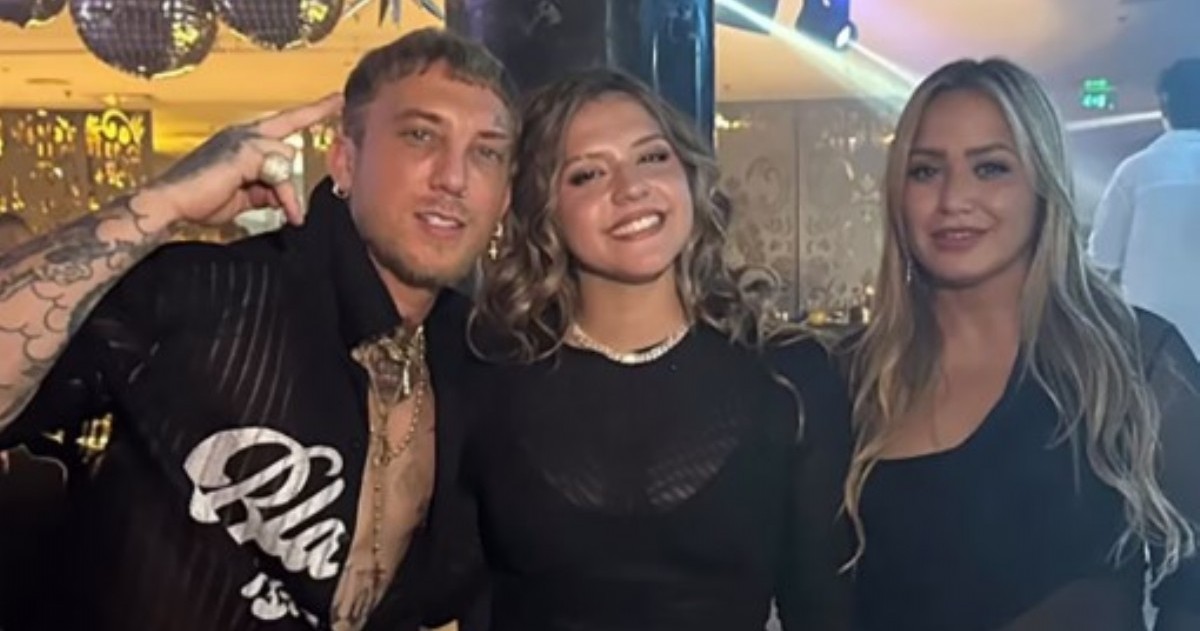 La joven celebró su mayoría de edad con una noche inolvidable: luces LED, códigos de vestimenta, neón y complicidad con sus hermanas. Un festejo que fue furor en redes.
