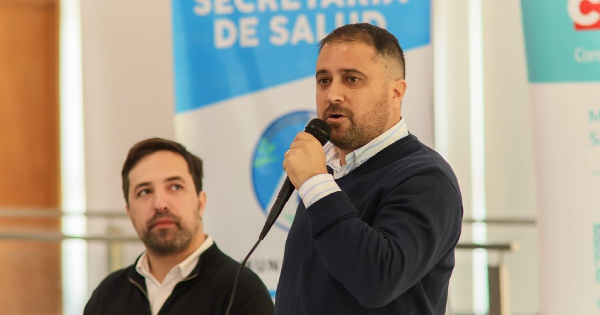 El intendente Giordano firma convenio y refuerza el trabajo en calles, cloacas y espacios verdes.
