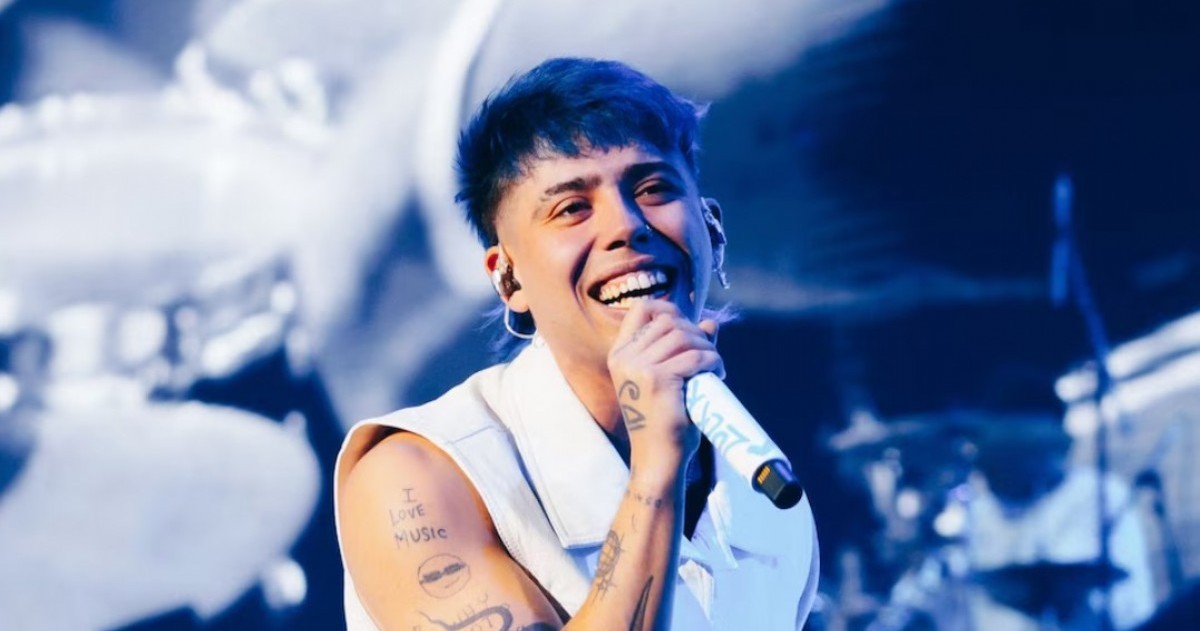 Luck Ra tuvo que frenar su show en el Festival de la Confluencia tras recibir un celular en la cara.