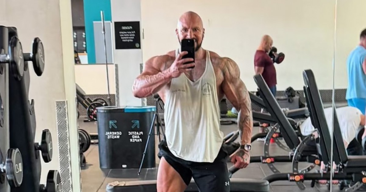Mateusz Chmura, fisicoculturista polaco de 33 años, falleció después de desplomarse durante las finales británicas de la Asociación de Cultura Física, disputadas en Telford, Inglaterra.