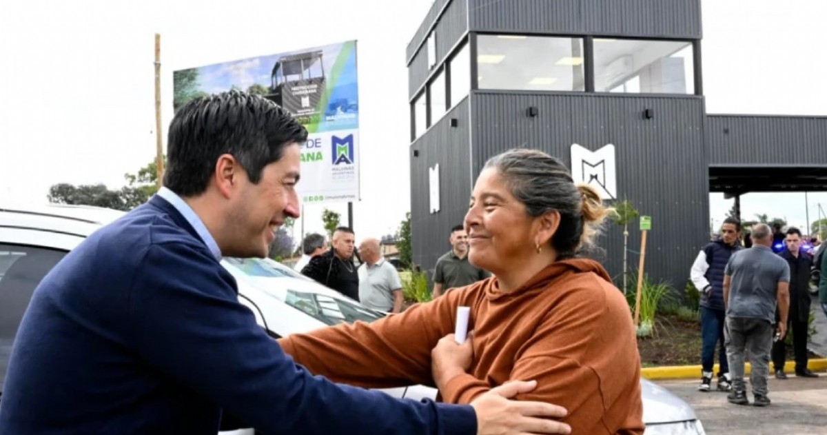 El intendente de Malvinas Argentinas encabezó la apertura del nuevo espacio en el barrio Pech. La base funcionará las 24 horas con patrulleros y motos, y fue construida en un predio cedido por el gremio SOMRA.