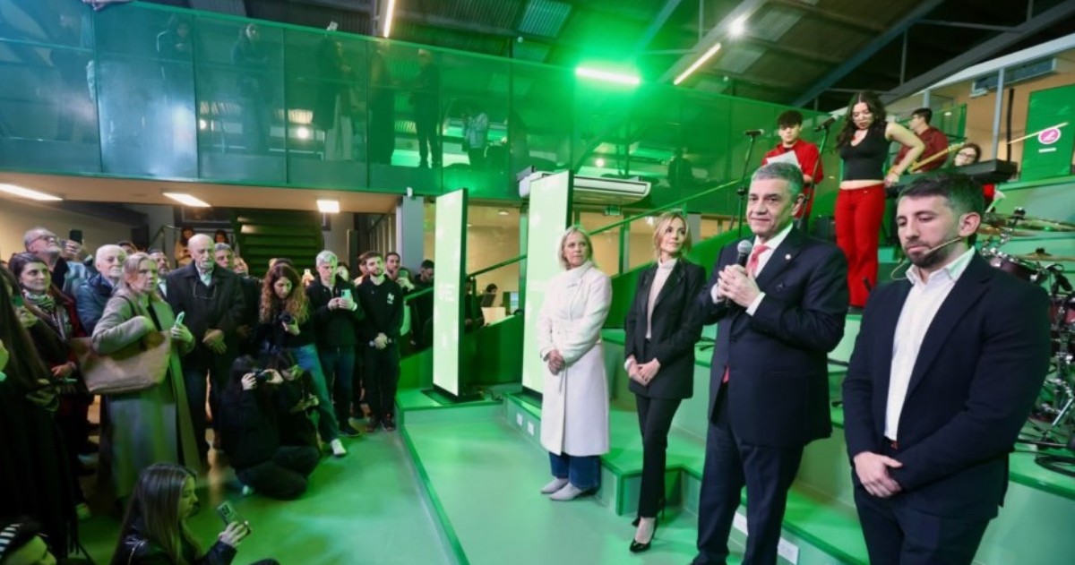 Jorge Macri encabezó la inauguración del nuevo centro TUMO en Chacarita, donde adolescentes podrán capacitarse de manera gratuita en tecnología, creatividad e Inteligencia Artificial Generativa.