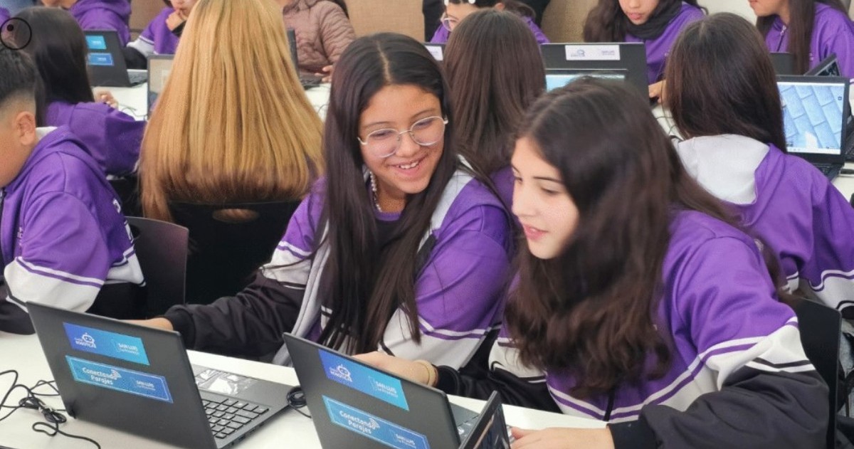 En Merlo, San Luis, estudiantes de distintas escuelas vivieron una experiencia única con “Ciudad Robótica”, una actividad que mezcla tecnología, creatividad y trabajo en equipo.