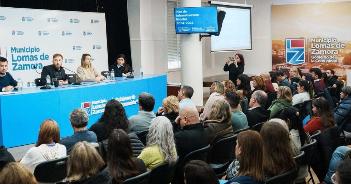 El jefe comunal de Lomas confirmó una ampliación del presupuesto educativo junto a la Provincia y lanzó fuertes críticas a la gestión de Milei. “Le decimos sí a la educación pública y a construir un futuro mejor”, expresó.