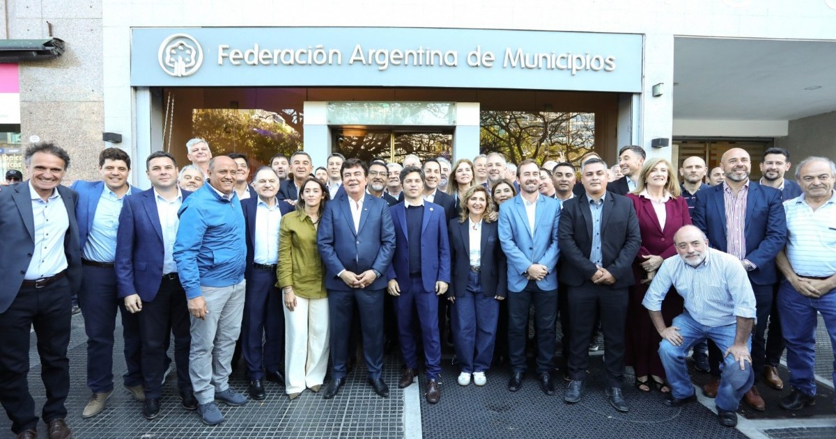 Más de 500 intendentes agrupados en la FAM sostienen que la iniciativa impulsada por el Gobierno no genera empleo, debilita derechos laborales y perjudica el financiamiento de provincias y municipios.