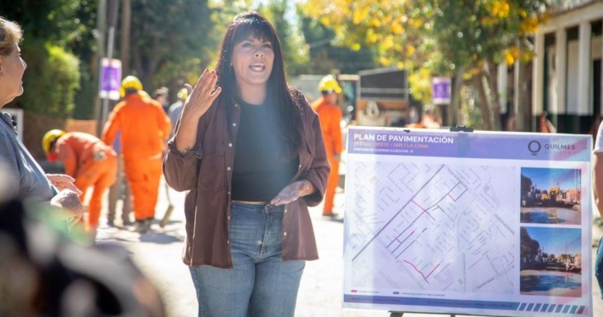 Los trabajos se realizan en los barrios La Loma e IAPI con fondos municipales. Forman parte del plan que proyecta llegar a 1.600 cuadras entre 2025 y 2027.