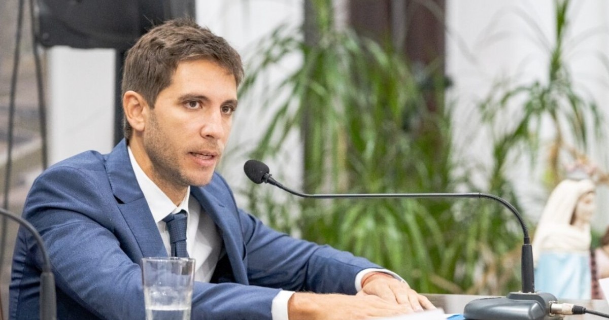 El acto se realizó en el municipio. Los beneficiarios accedieron al título legal de sus hogares.