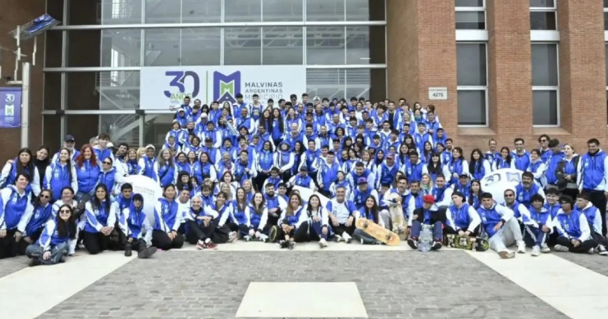 El intendente Leo Nardini encabezó el acto de despedida de los 240 representantes locales que participarán en la etapa final de los Juegos Bonaerenses 2025.