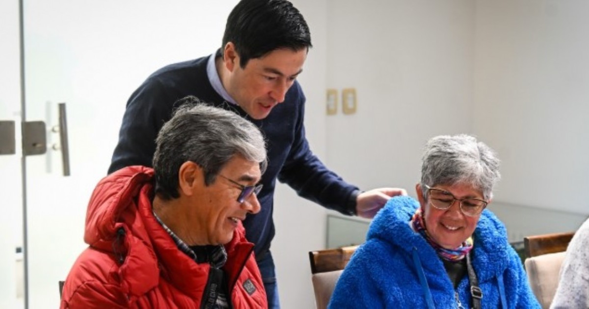 Leonardo Nardini entregó escrituras a familias de Villa de Mayo e Ingeniero Adolfo Sourdeaux, en una nueva jornada de regularización dominial en Malvinas Argentinas.