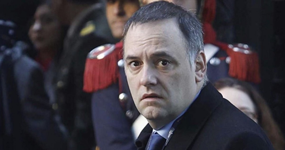 Las designaciones incluyen cargos en el directorio y en la agencia estatal de publicidad, con casos de doble función y montos que superan el salario presidencial.