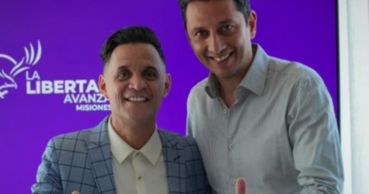 Roberto Edgar, líder de Volcán, junto a Adrián Núñez, presidente de La Libertad Avanza en Misiones.