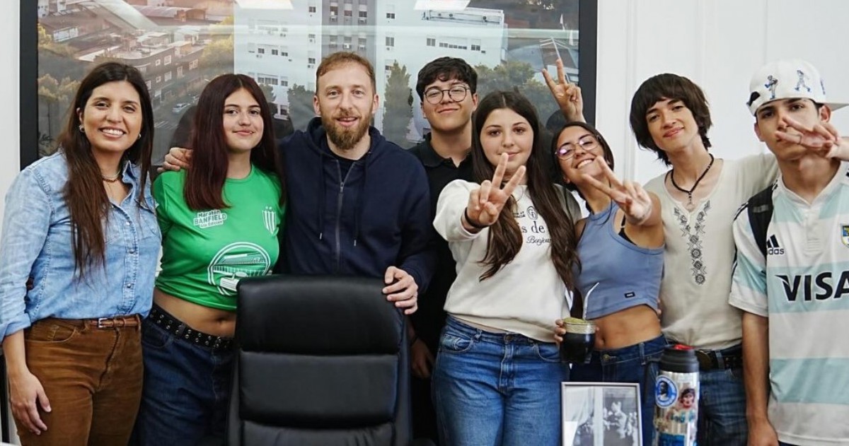 El intendente de Lomas de Zamora, Federico Otermín, y la ministra de Ambiente bonaerense, Daniela Vilar, se reunieron con el Centro de Estudiantes del ENSAM.