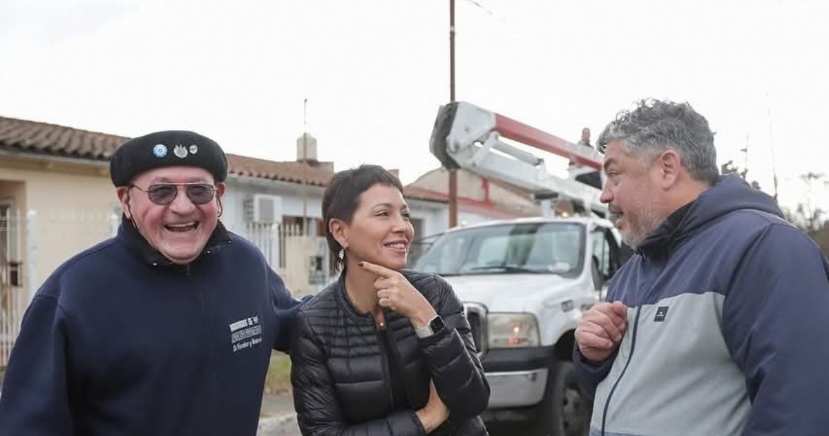 La intendenta recorrió trabajos en la intersección de San Mauro Castelverde y Lisandro de la Torre, dialogó con vecinos y destacó el esfuerzo local ante la falta de apoyo nacional.
