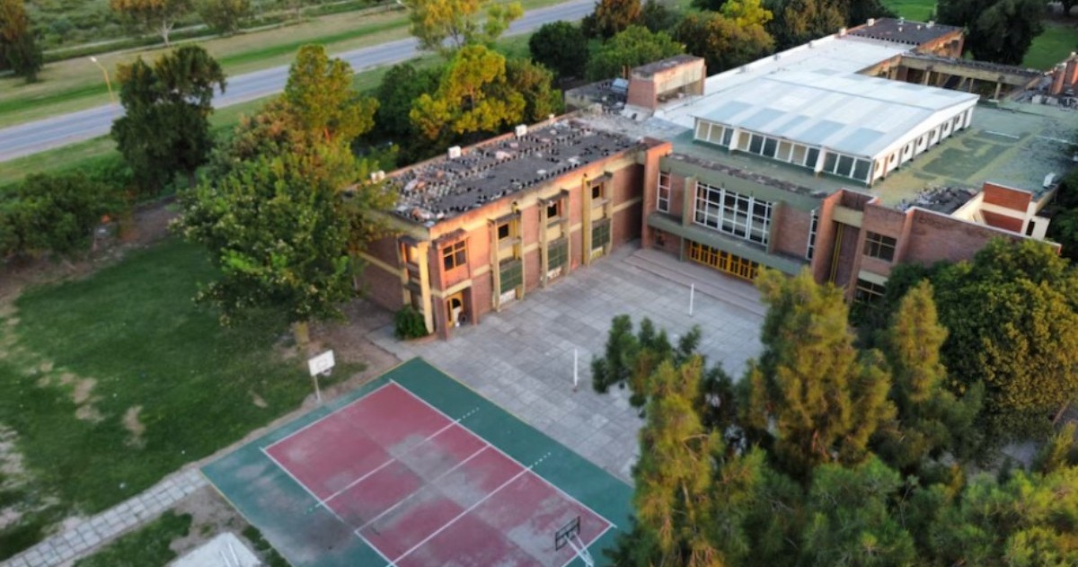 El autor del ataque tenía 15 años y había sido votado por sus pares a fines de 2025. Docentes y alumnos aseguran que nadie anticipaba lo ocurrido.