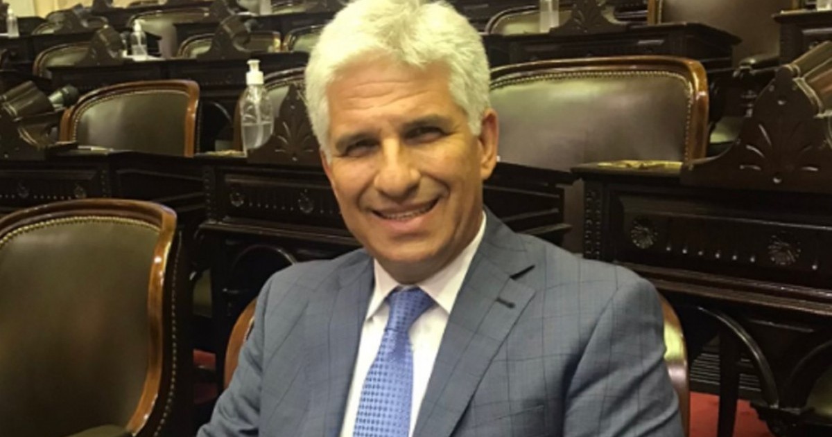 Se trata de la subdirectora Dalila Vered, pareja de un diputado provincial. Es al menos el tercer caso dentro del gabinete que accede a una casa en el mismo barrio.