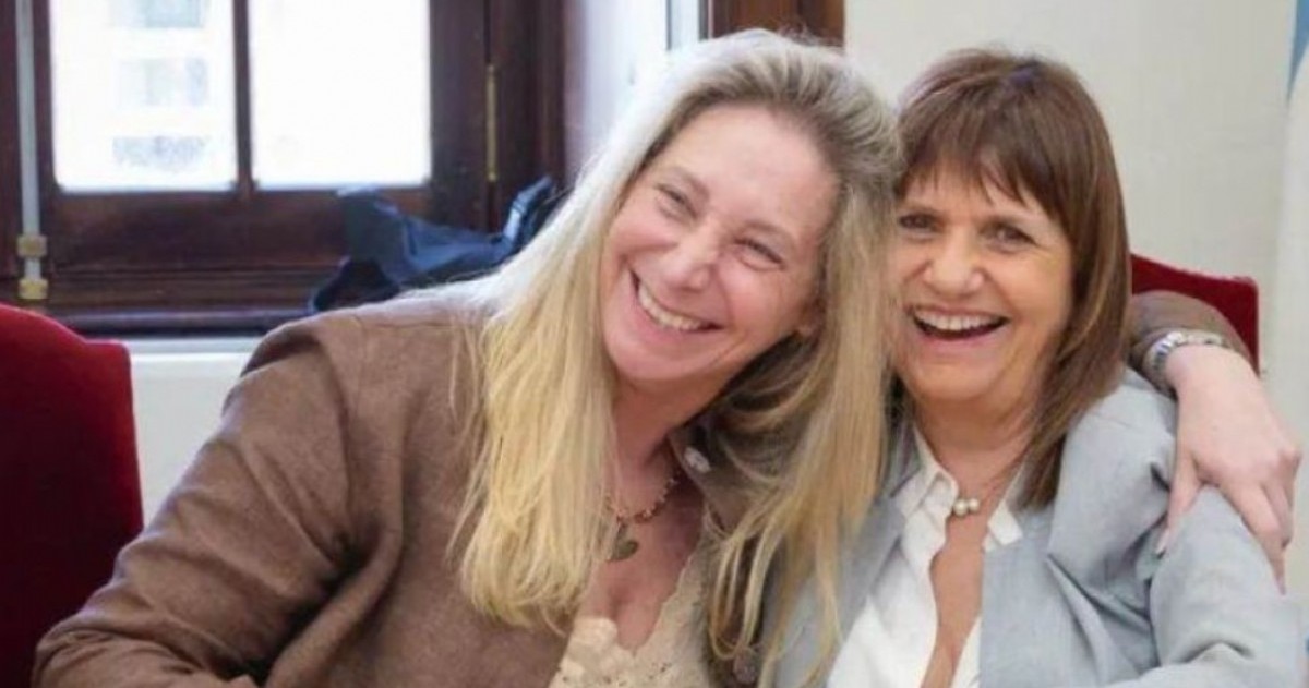 Patricia Bullrich habló con periodistas después de compartir una cena con Karina Milei y los senadores libertarios en un restaurante de Villa Urquiza.