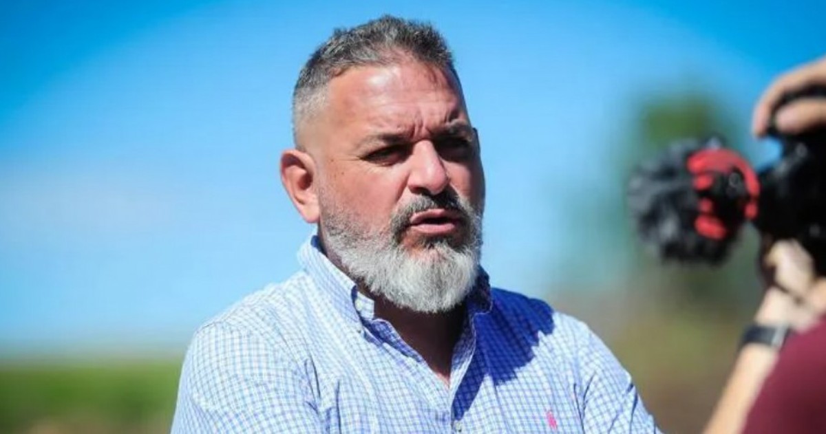 El diputado nacional mostró su vivienda en La Toma y acusó al gobernador de enriquecerse a costa del Estado.