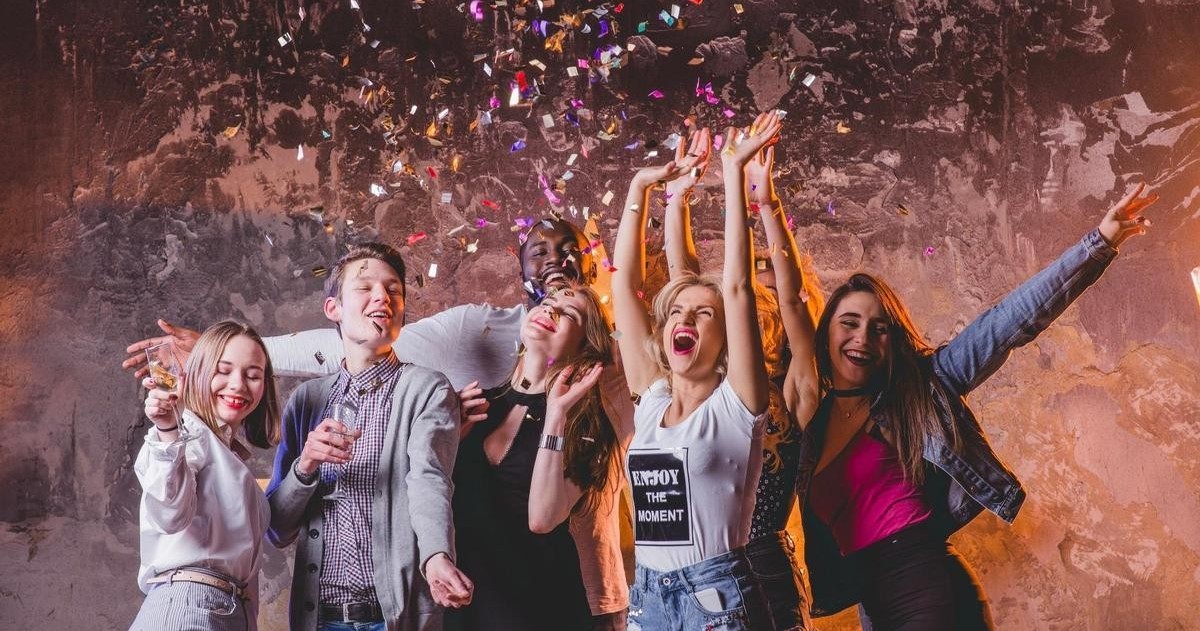 En Francia las discotecas se apagan, pero en Buenos Aires los clubes y festivales de techno llenan cada fin de semana.