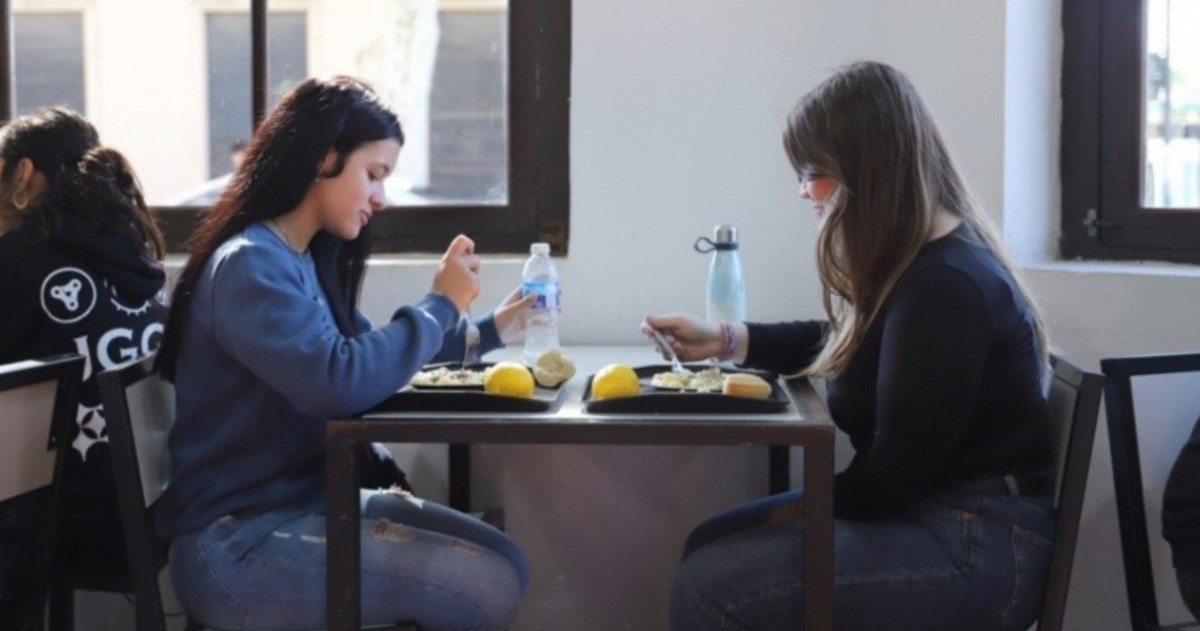 Los seis espacios de la Universidad Nacional de Rosario (UNR) ofrecen menúes accesibles para estudiantes, docentes y no docentes.