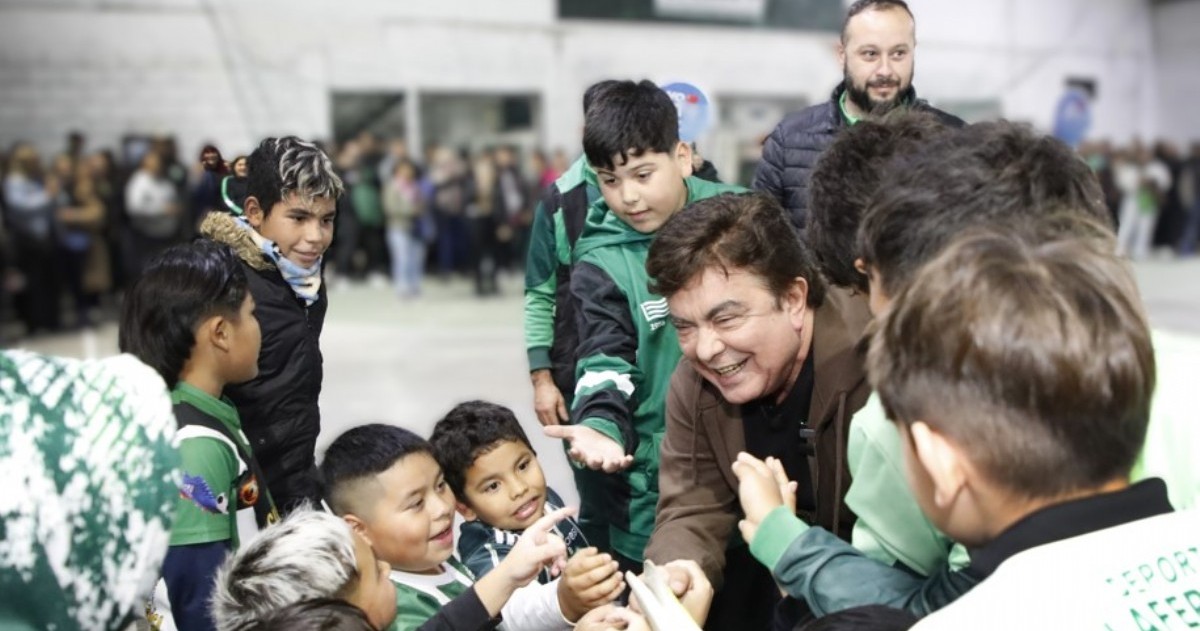 Fernando Espinoza recorrió las mejoras realizadas en el Club Deportivo Laferrere y resaltó la importancia de los clubes de barrio para el desarrollo de niños y jóvenes.