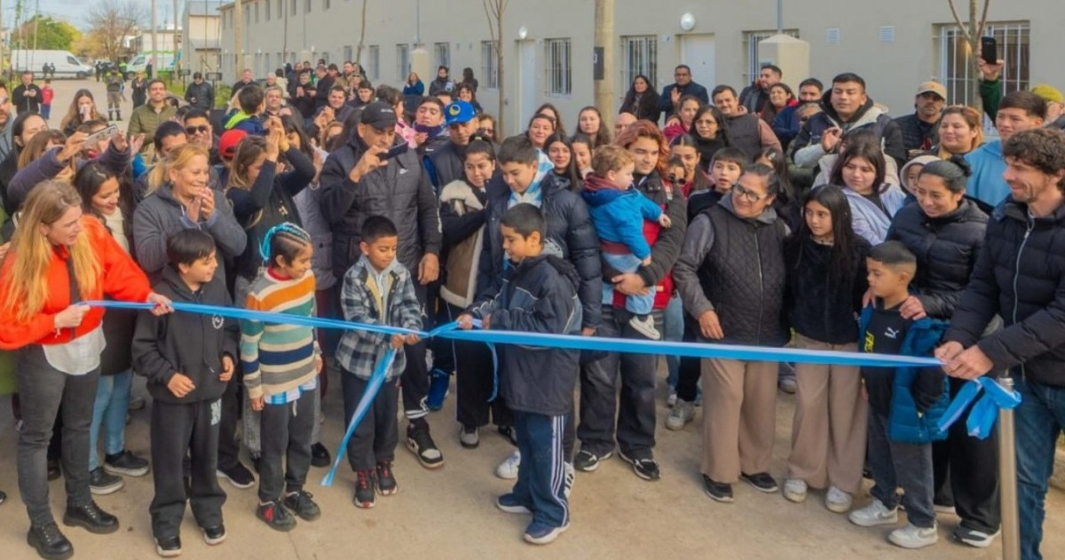 Las 21 viviendas fueron adjudicadas a familias numerosas que habían resultado beneficiadas en el sorteo realizado en abril de 2026.