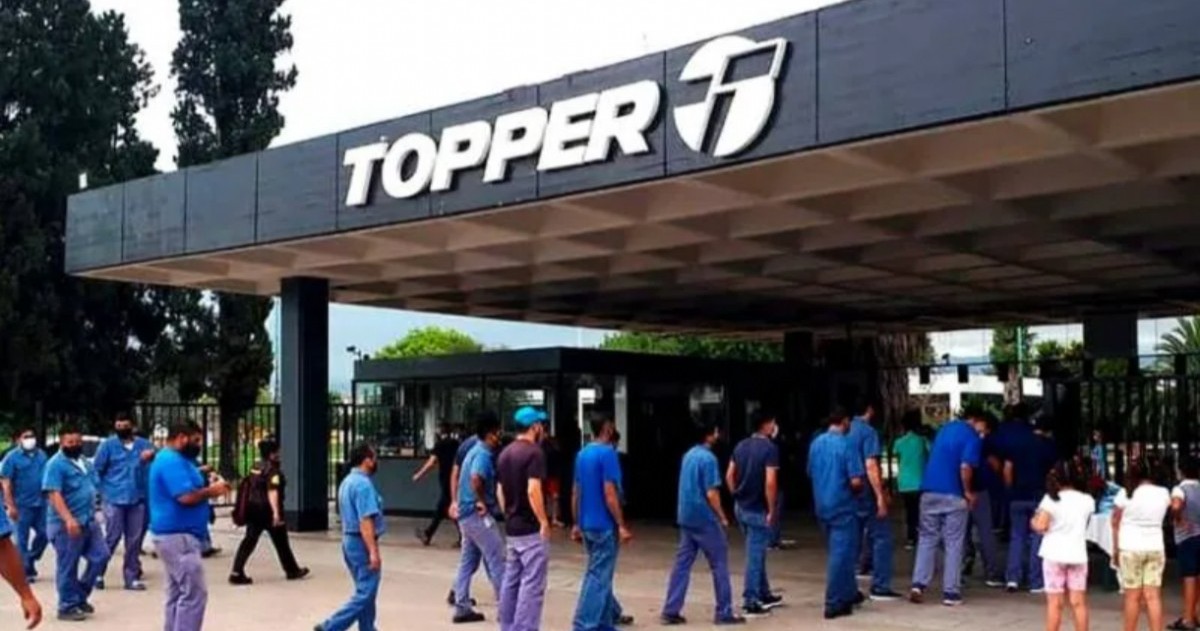 Representantes sindicales advirtieron que la caída de la producción y del consumo impacta de lleno en la histórica marca deportiva, que tiene una sola fábrica en el país.