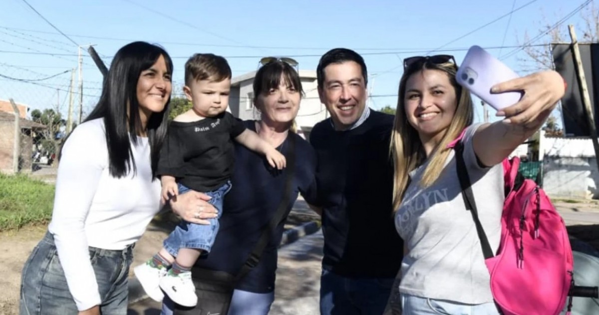 El intendente de Malvinas Argentinas presentó junto a Noe Correa la pavimentación de dos cuadras de la calle Capitán Bermúdez, una obra que mejora la accesibilidad y revaloriza el barrio.