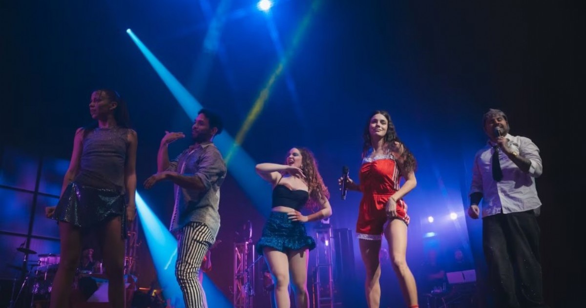 Natalie Pérez presentó “Casa” en el Teatro Ópera con una puesta audiovisual de gran despliegue y cuatro participaciones especiales.
