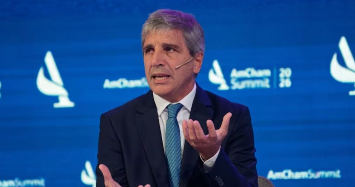 Luis Caputo declaró más de $12.422 millones depositados en el exterior y un patrimonio total superior a los $19.509 millones al cierre de 2025.