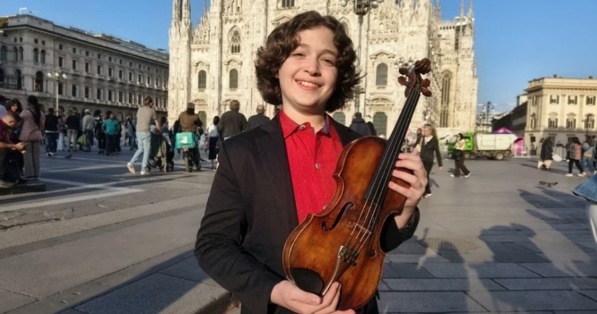 Marcos Carreras, violinista de 12 años nacido en Buenos Aires, fue elegido entre los finalistas de una convocatoria internacional para tocar junto a la Orquesta Sinfónica de Beijing.