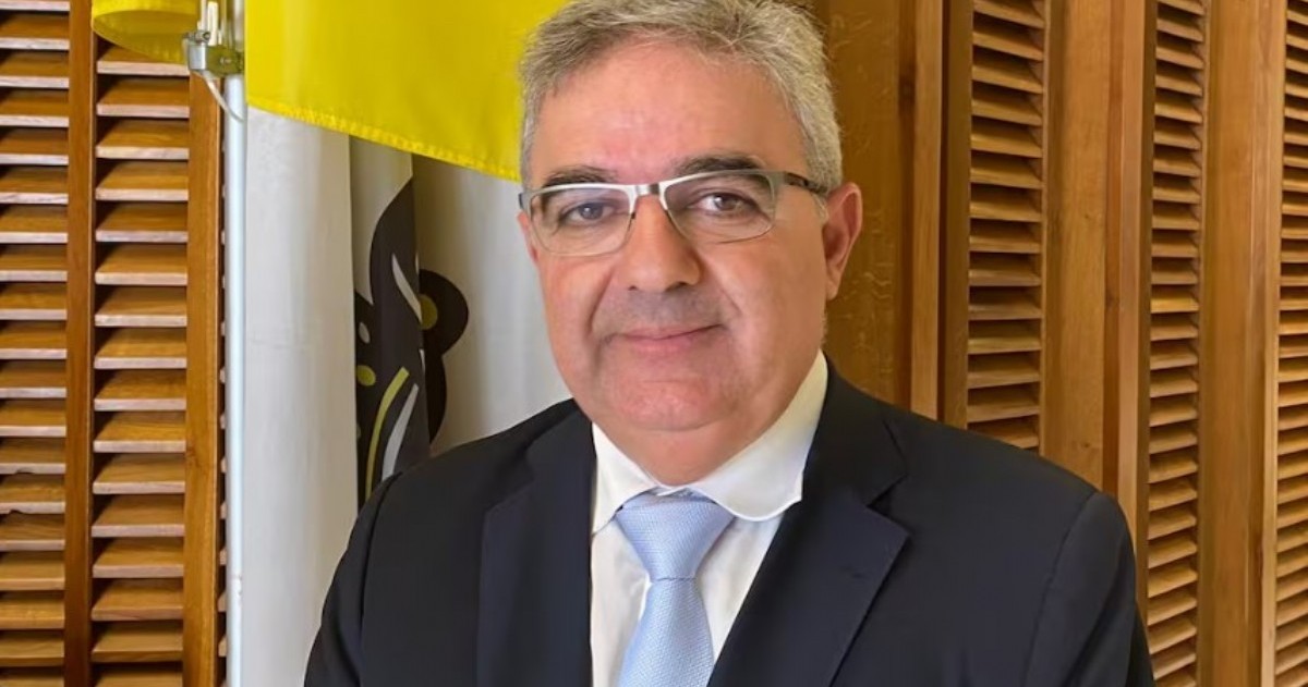 El periodista Tomás Méndez denunció en Telenueve Denuncia presuntos vínculos empresariales del gobernador de Catamarca, Raúl Jalil, con el negocio minero de Cerro Atajo, cuya riqueza aurífera fue valuada por el programa en 28.000 millones de dólares.
