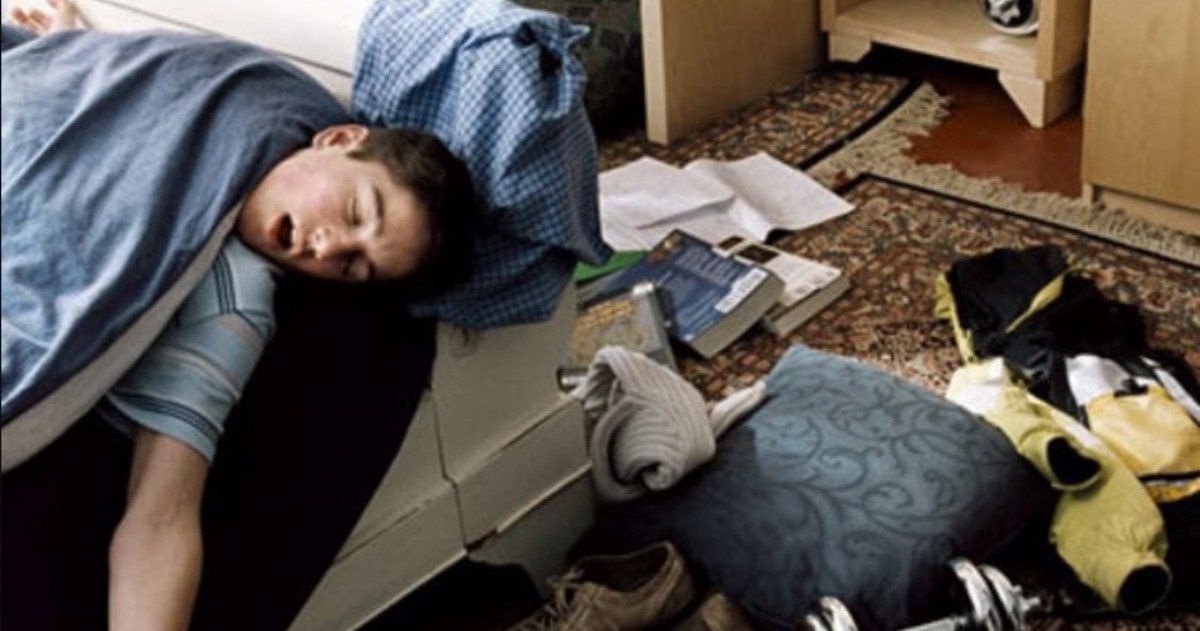 Informes advierten que el fenómeno “ni-ni” se expande en todo el país, sostenido por la deserción escolar, brechas territoriales y baja productividad. La carga del cuidado familiar recae especialmente en mujeres adolescentes.