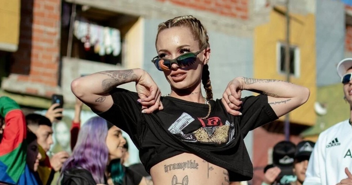 La artista recibió 50 millones de pesos por un recital de media hora, según un video viral. La reacción fría del público encendió las críticas y abrió debate sobre su performance y el negocio detrás.